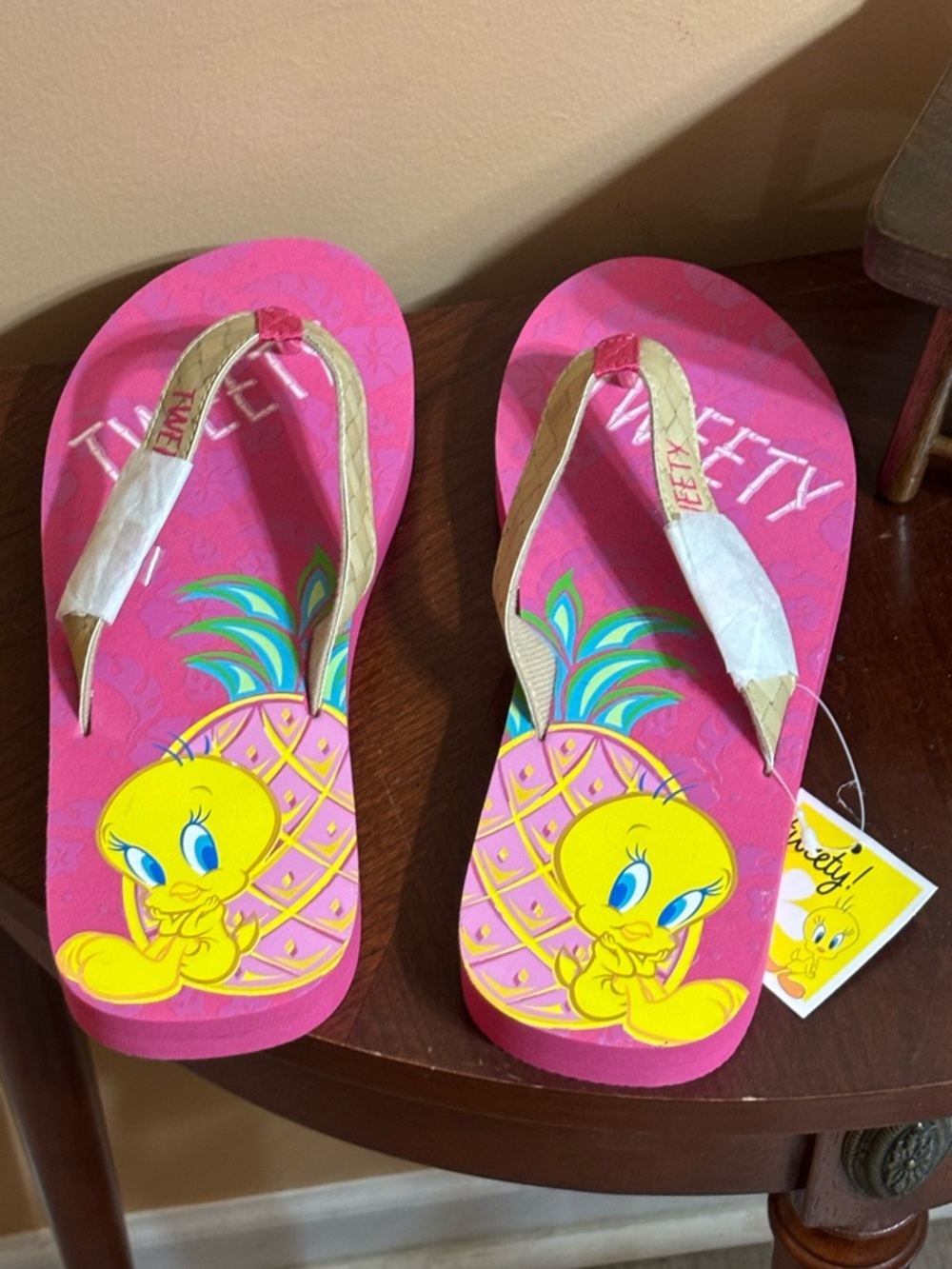 Vintage Y2K Tweety Pink Pineapple Tropical Hibiscus Flower Flip Flops Sz 9-10
